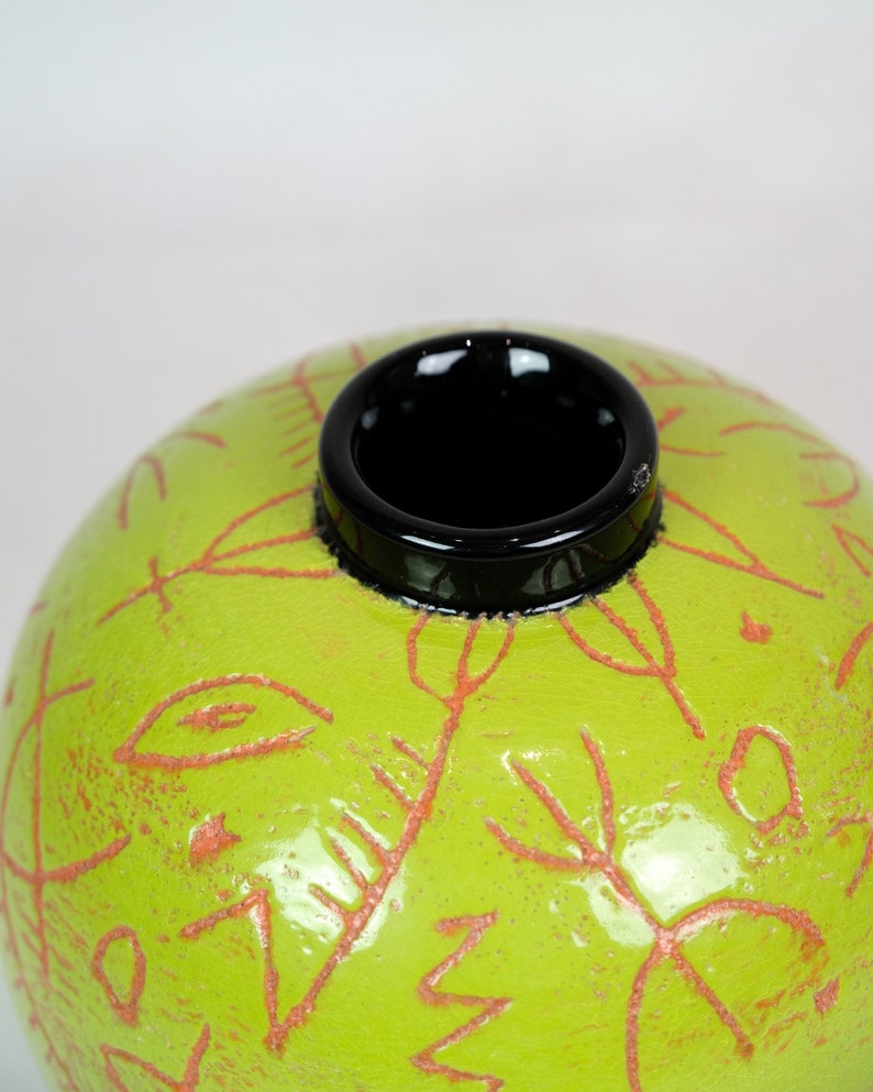 Round vase by Lene Regius in Green color from the 1990 image 4