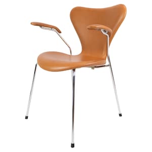 Seven chair with armrests Model 3207 in Cognac Leather by Arne Jacobsen & Fritz Hansen