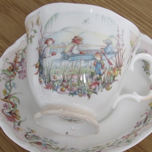 Royal Albert Wind in the Willows Tea Cup and Saucer Portly&#39;s Return