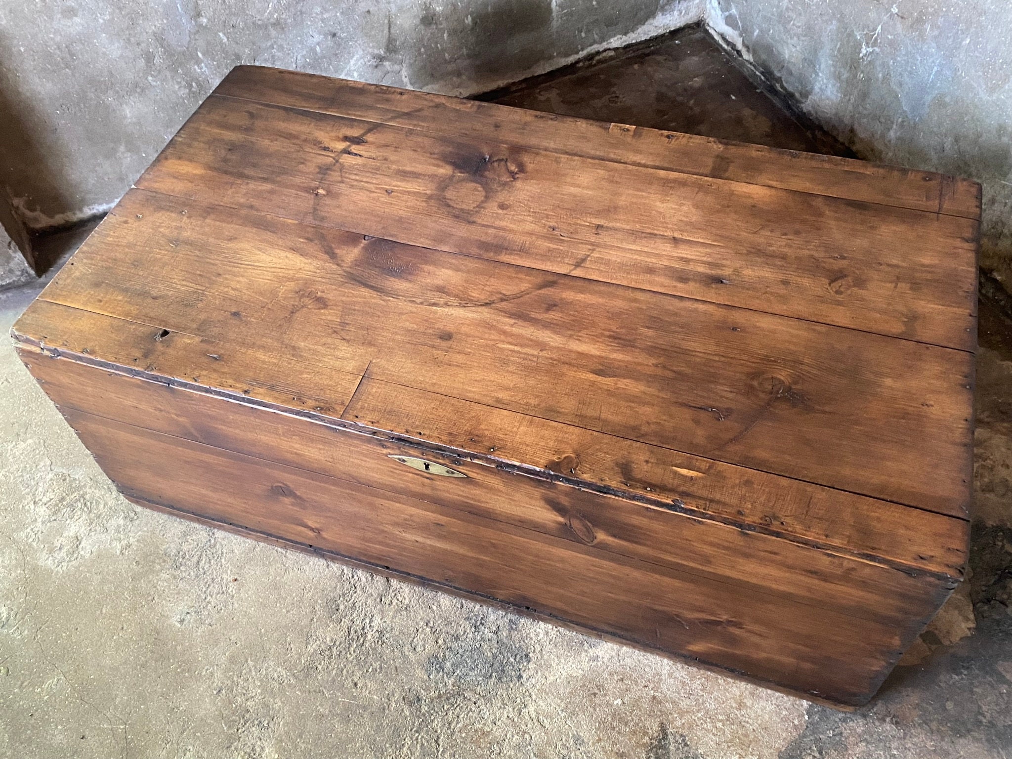 Large ANTIQUE Rustic Wooden Trunk Chest, Coffee Table, TV Stand ...