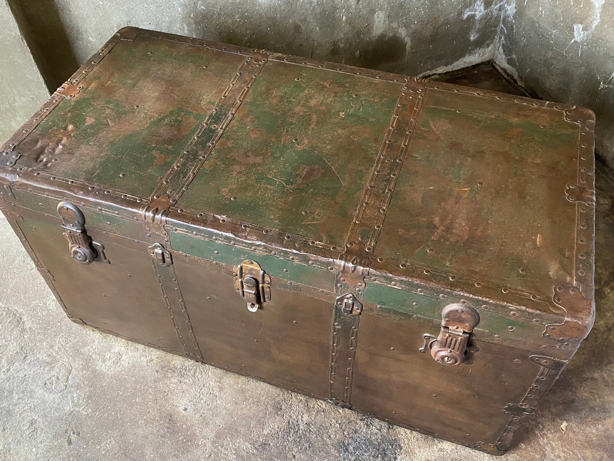 Vintage Industrial Trunk Coffee Table, Large Metal Storage Chest, TV Stand