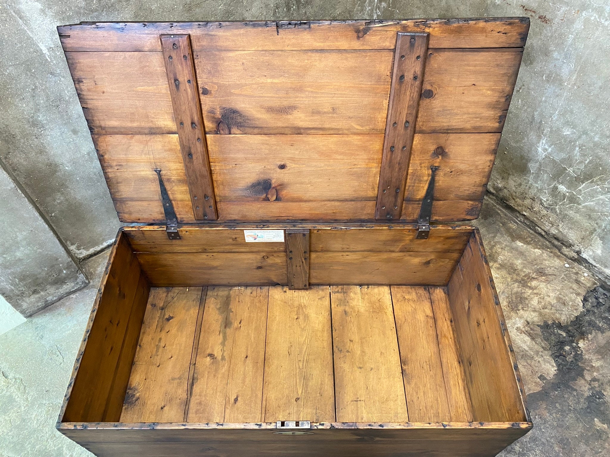 Large ANTIQUE Rustic Wooden Trunk Chest, Coffee Table, TV Stand ...