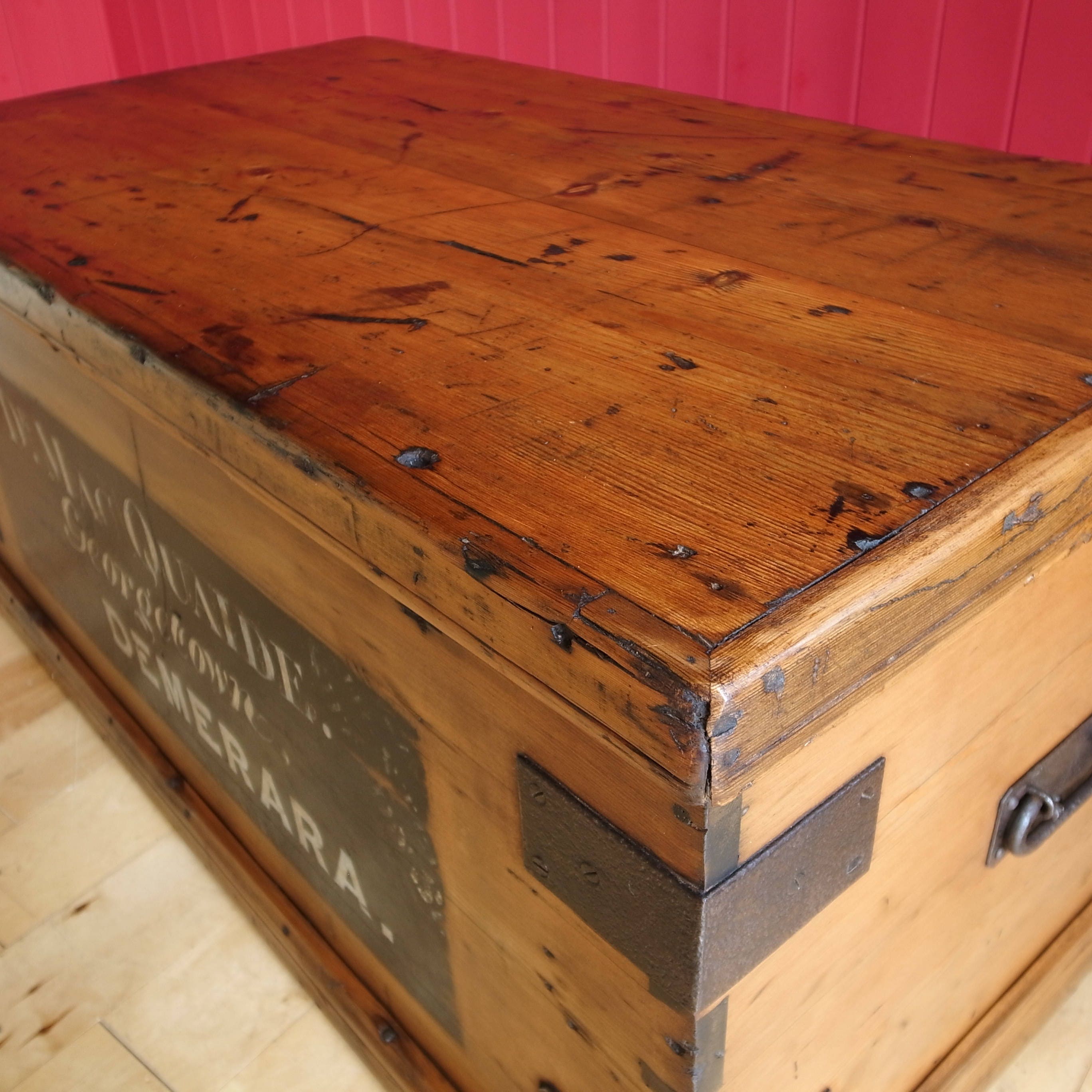 ANTIQUE VICTORIAN CHEST Coffee Table Storage Trunk Campaign Chest