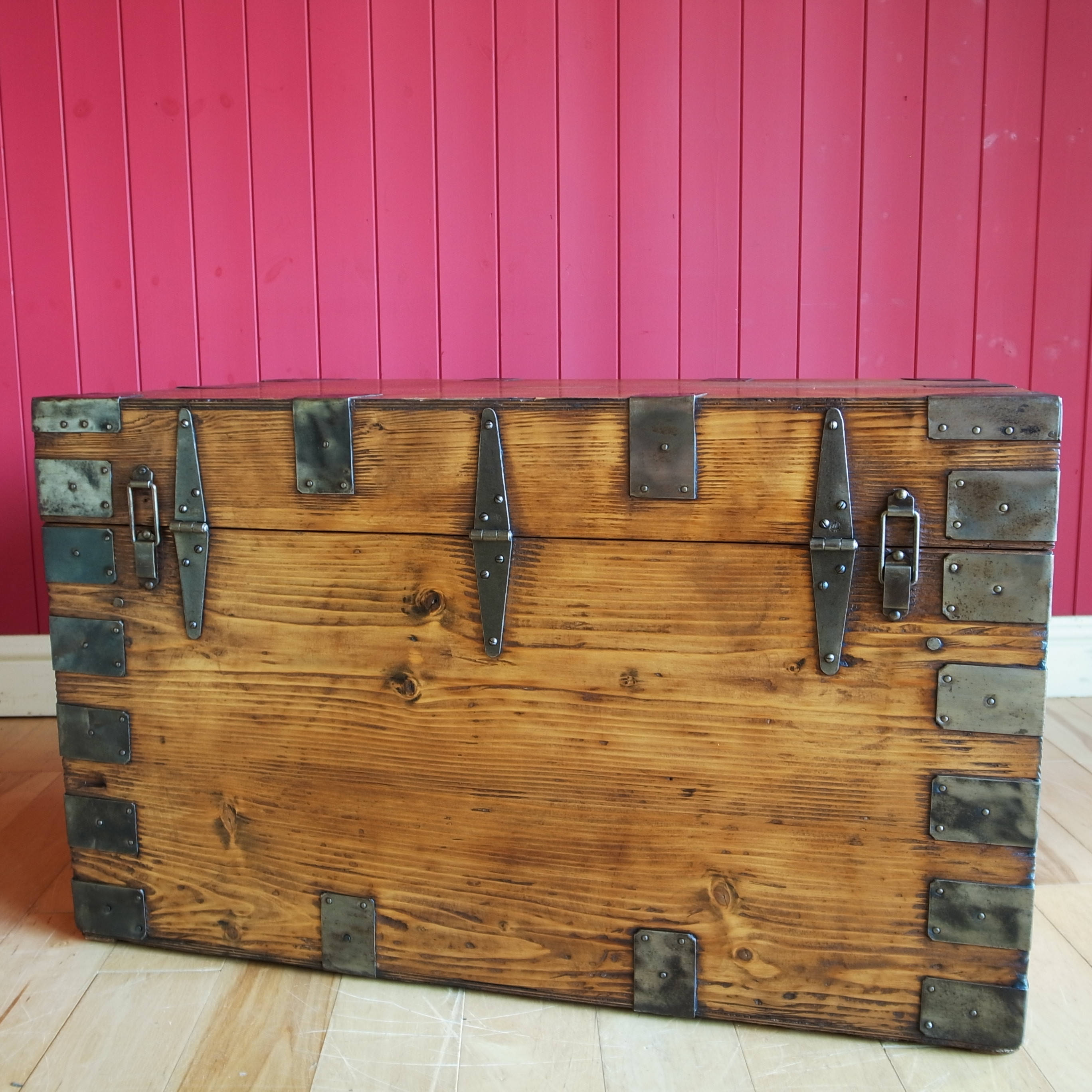 VINTAGE WOODEN CHEST Coffee Table Rustic Industrial Storage Trunk