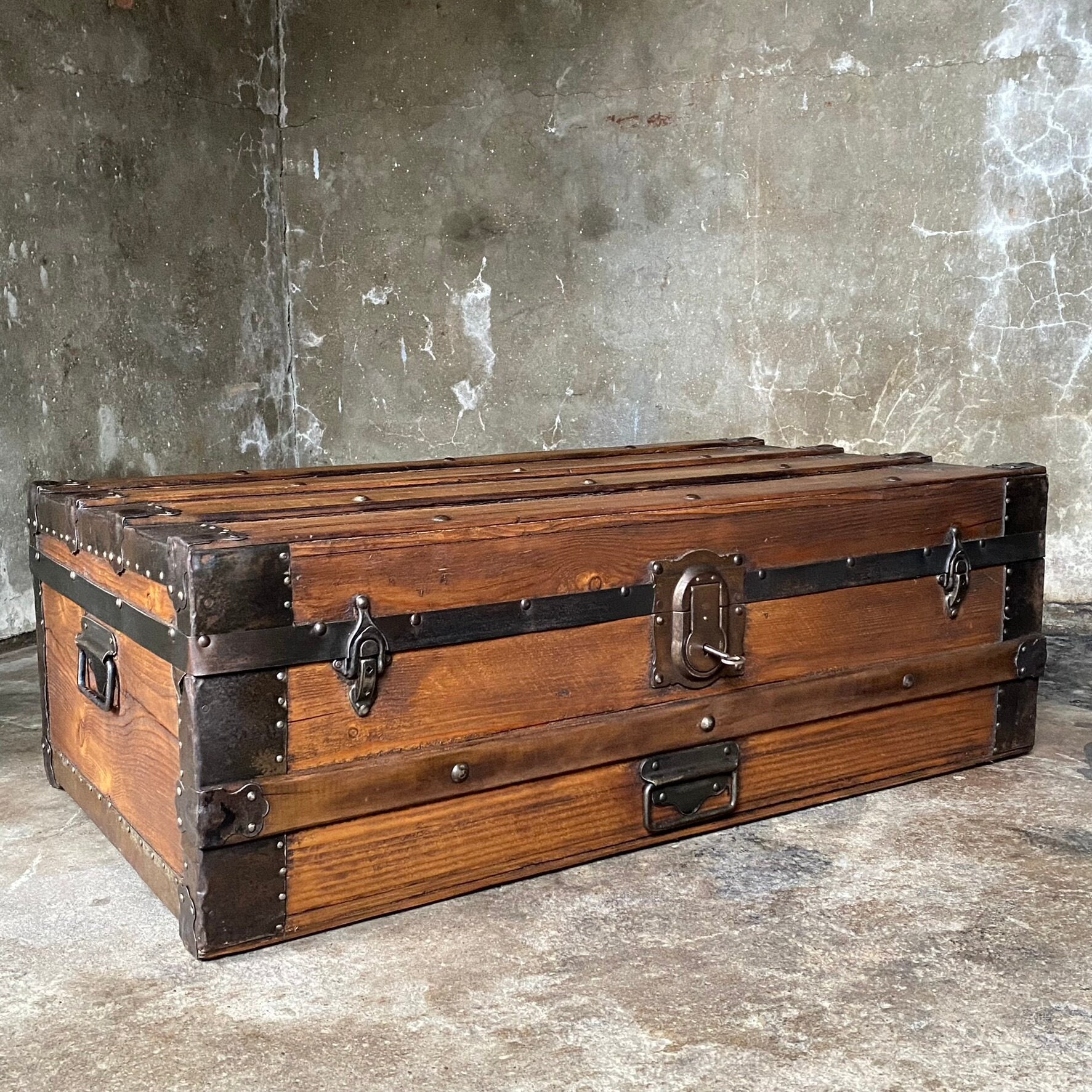 Old ANTIQUE Wooden Steamer TRUNK Key - Rustic Pine Travel Chest - Coffee  Table - Storage Box