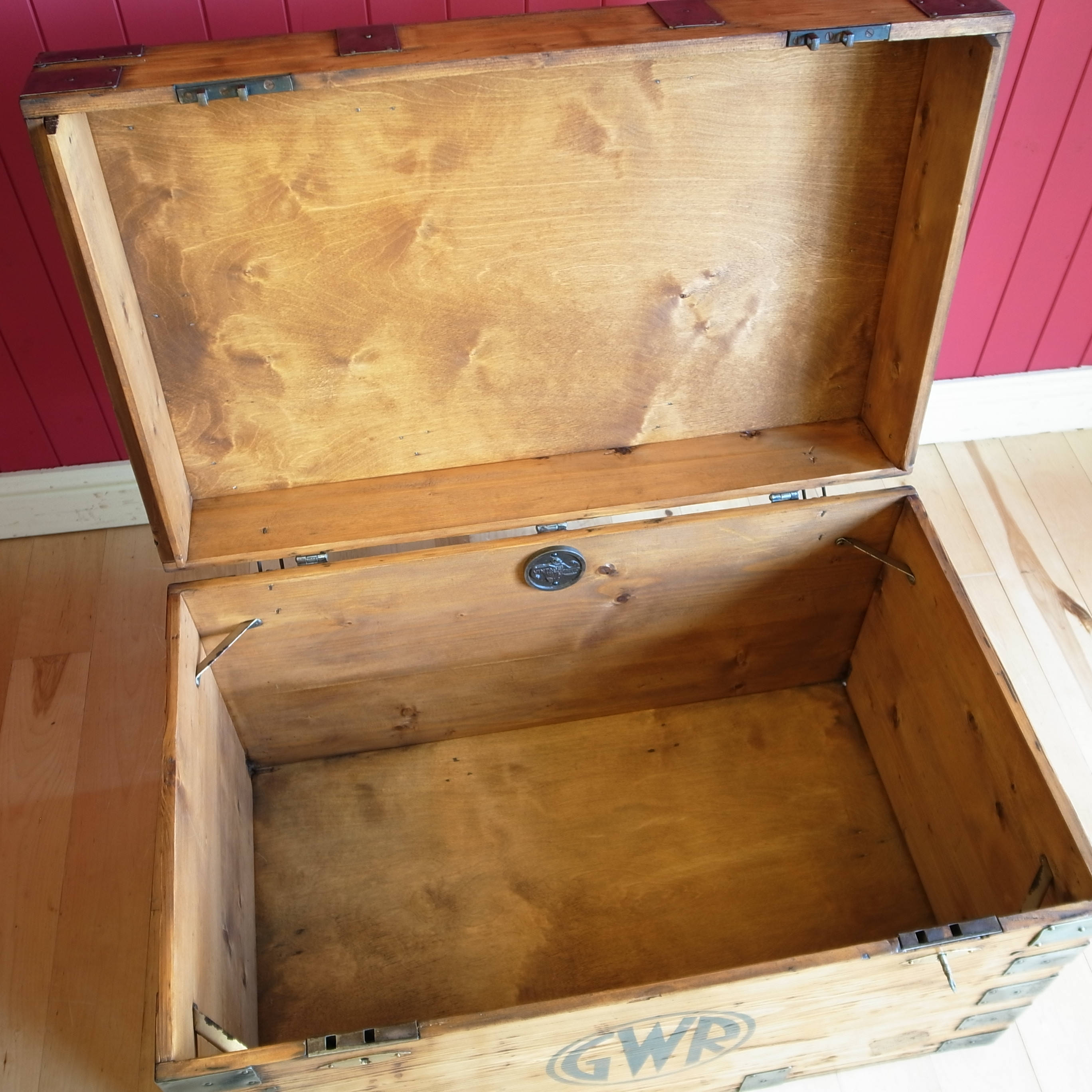 VINTAGE WOODEN CHEST Coffee Table Rustic Industrial Storage Trunk