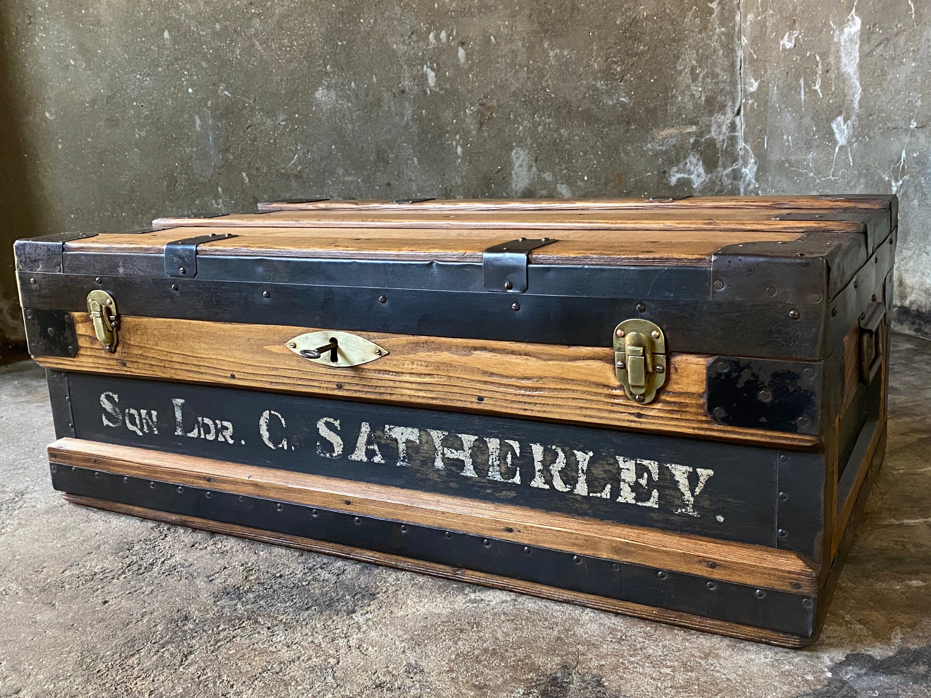 ANTIQUE Military Trunk, Storage Chest, Coffee Table Trunk & Key
