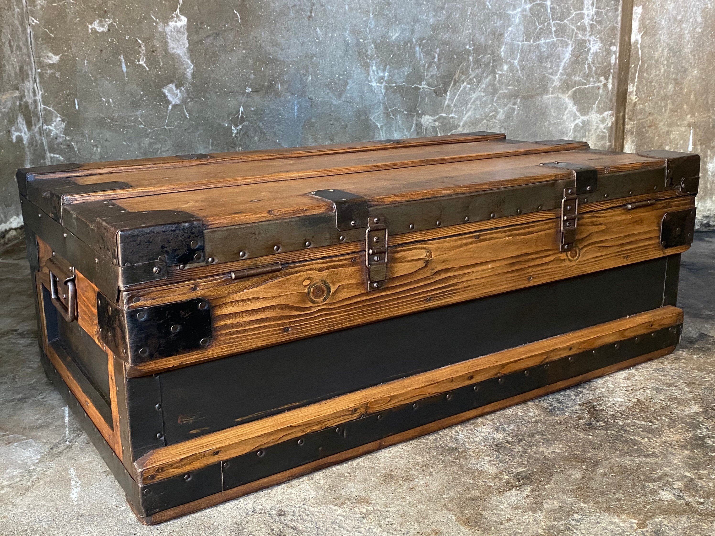 ANTIQUE Military Trunk, Storage Chest, Coffee Table Trunk & Key