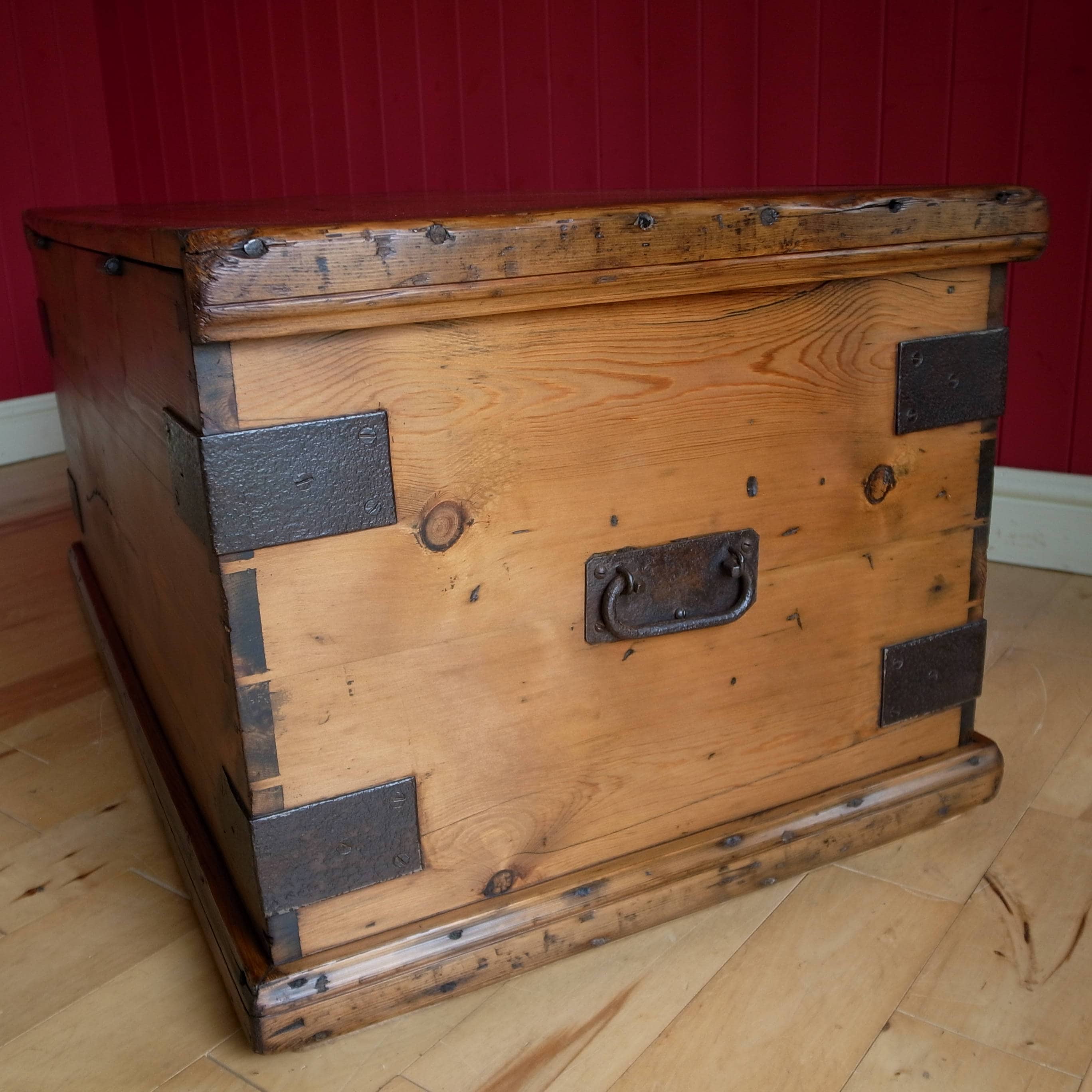 ANTIQUE VICTORIAN CHEST Coffee Table Storage Trunk ...