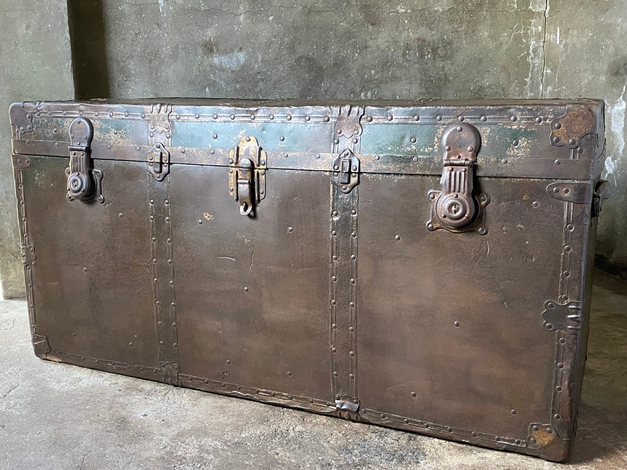 Vintage Industrial Trunk Coffee Table, Large Metal Storage Chest, TV Stand