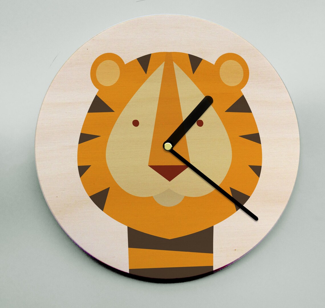 Childs wall clock tiger with personalized name. Avaliable in Etsy.de