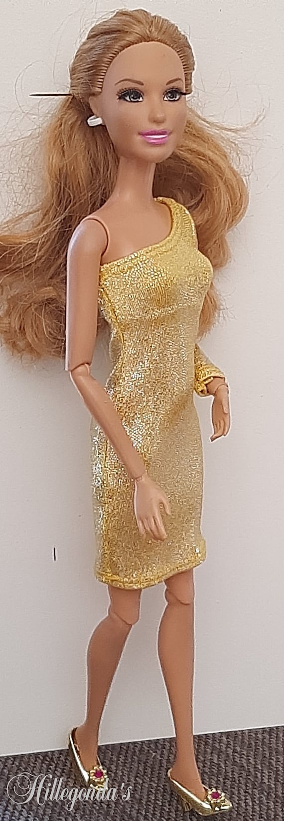 green emerald velvet dress Gold dress for Barbie dolls Cocktail dress – The Doll Tailor main image 0