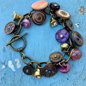 Antique Button Bracelet with Rosy Mother of Pearl and Purple Buttons with Toggle Clasp MMB970