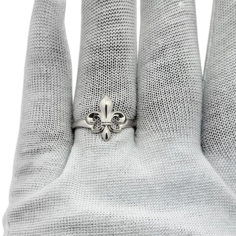 Solider 18K Weißgold Fleur de Lis Ring, Fleur-de-Lis Symbol Ring, Eleganter Weißgoldring, Luxus Damen Goldring, Einzigartiger Damen Schmuck Bild 3