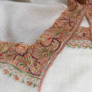 Embroidered White Pashmina Shawl: Handloom Woven Dhoor Border