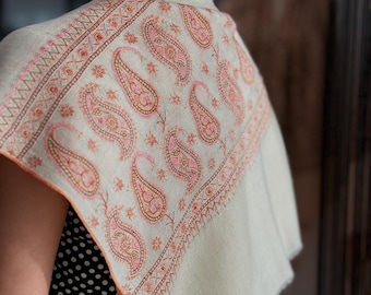 White Silk Palla Embroidered Pashmina Shawl with Intricate Paisley Design Details