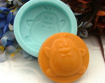 Round Penguin Soap Mold Flexible Silicone Mold Candy Chocolate Mold Polymer Clay Mold Resin Mold Baking Tools R0228