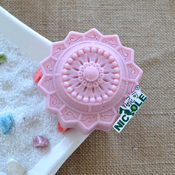 Round Floral Soap Mold Flexible Silicone Mold Candy Chocolate Mold Soap Mold Polymer Clay Mold Resin Mold Baking Tools R0017
