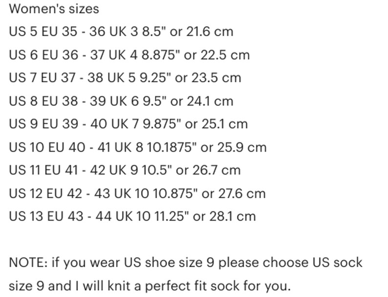 Puede incluir: Un gr&aacute;fico que muestra las tallas de zapatos para mujeres en tallas US, EU y UK, junto con las medidas correspondientes en pulgadas y cent&iacute;metros. El gr&aacute;fico incluye tallas desde US 5 hasta US 13.