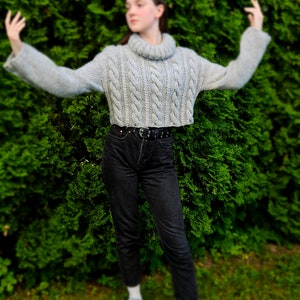 Hand knit short grey sweater made with classical cables image 3