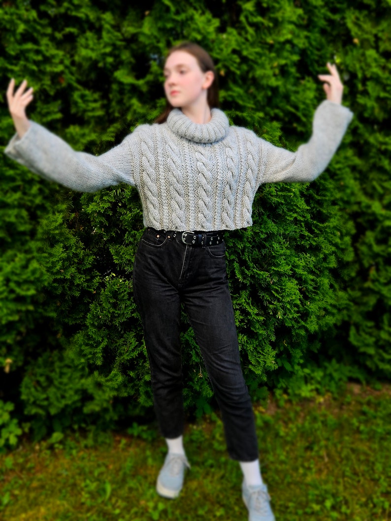 Hand knit short grey sweater made with classical cables image 2