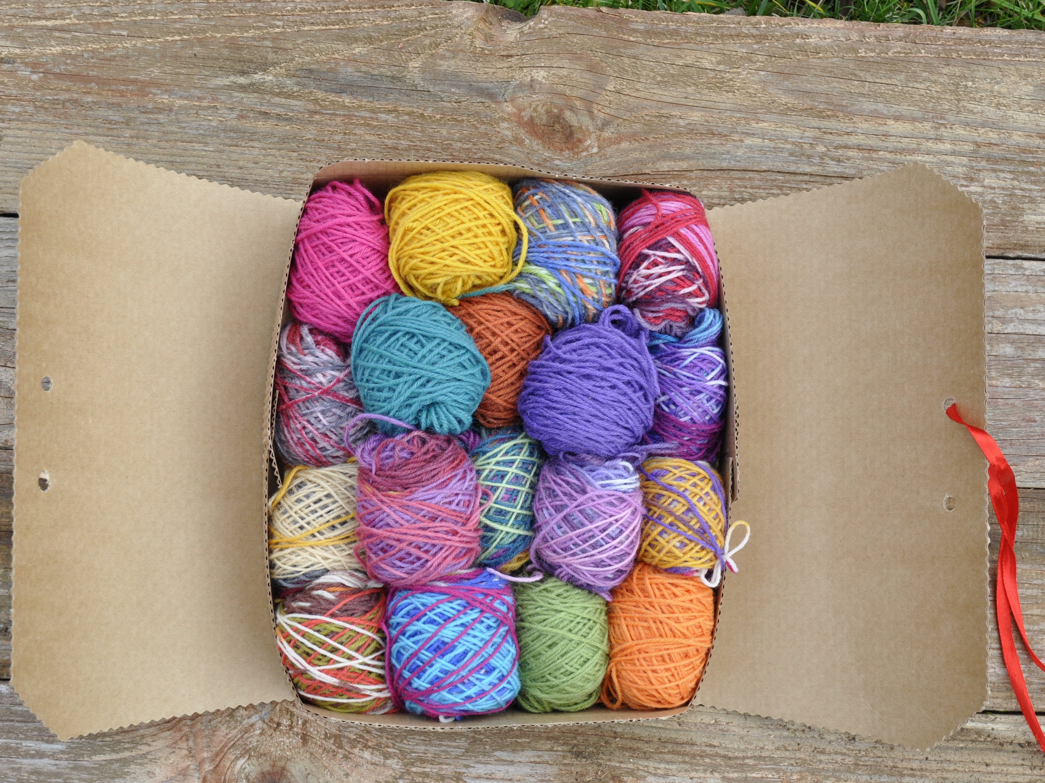 Light up Crochet Hook Set Includes 11 Pieces, Rechargeable Crochet Hooks,  Gift for Crocheter, Guchet Crochet Yarn, Light Crochet Hooks 