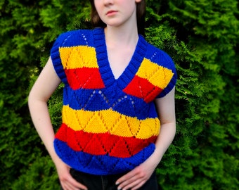 Eye-catching hand knit vest, sleeveless striped top, creative zig zag knitted vest