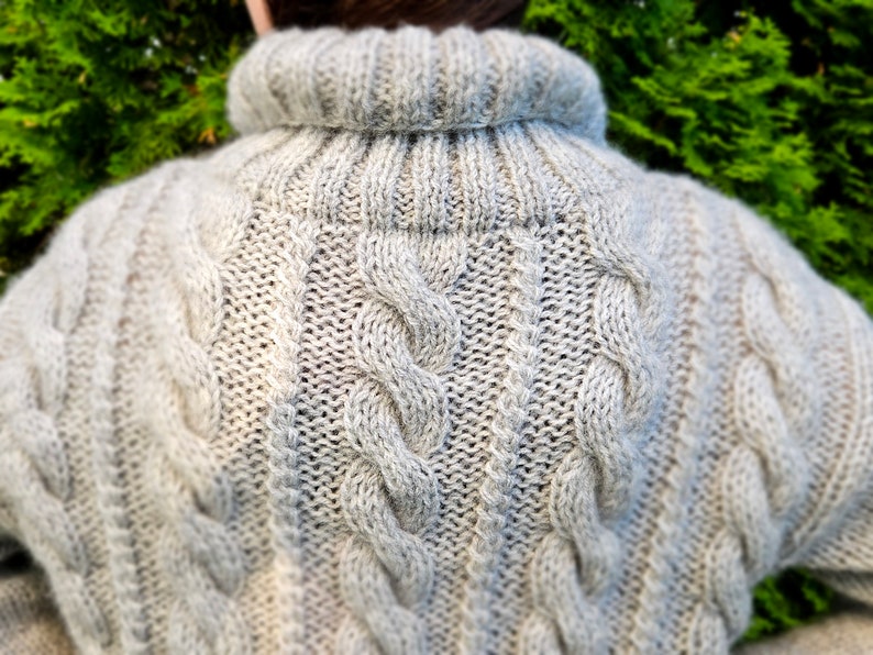 Hand knit short grey sweater made with classical cables image 4
