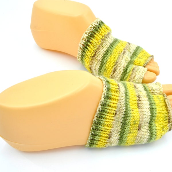 Hand knit flip flop socks for women, Japanese style women's Split-Toe tabi summer socks