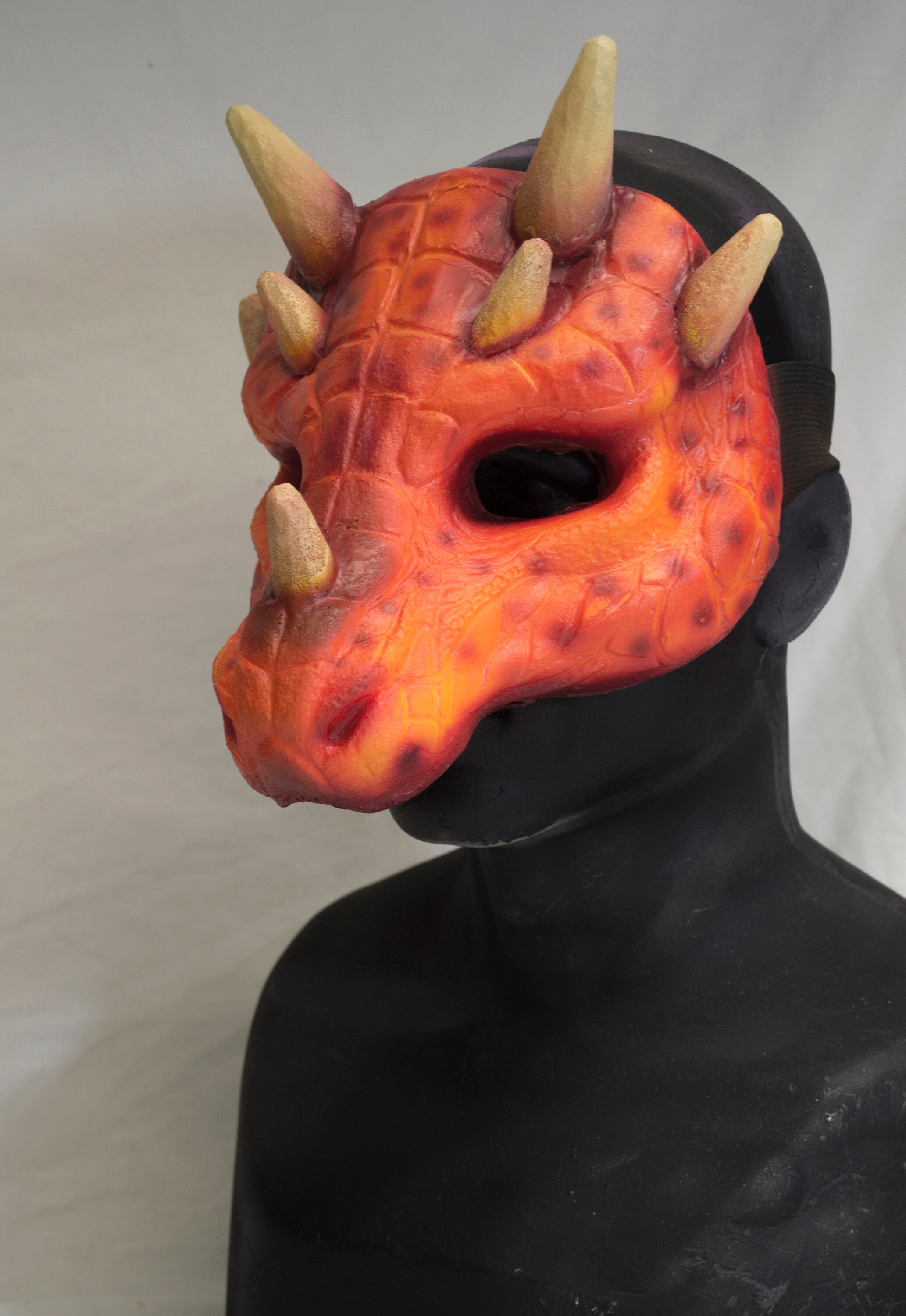 オレンジトカゲの民、LARP、パフォーマンス、衣装用のドラゴン