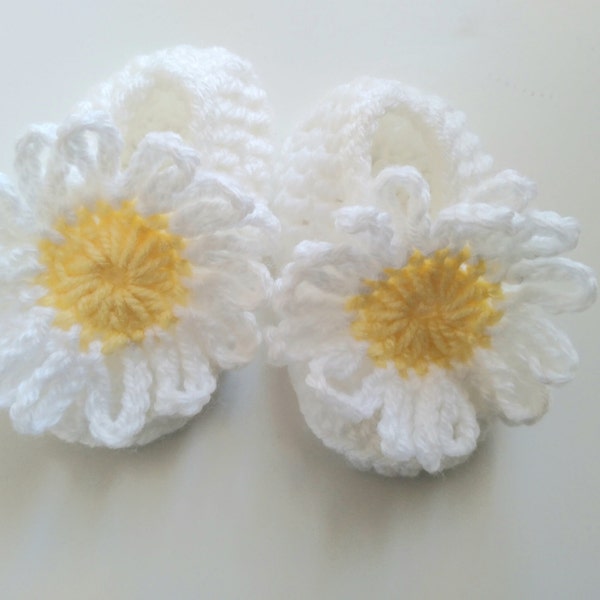 Baby Shoes, Baby Shoes with Daisy ,  New Baby Gift, Baby Shower Gift, Crochet Baby Shoes, Booties, Baby Booties, Made To Order