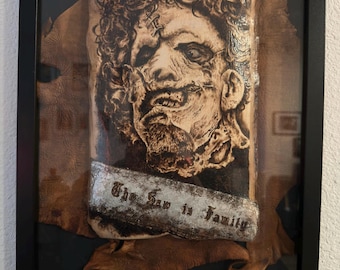 La sierra de cuero de la masacre de Texas es una sierra de leña familiar montada con cuero.