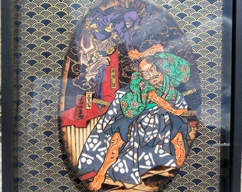 Watanabe Tsuna luchando contra el demonio en Rashomon: arte decorativo reinventado con pirograbado