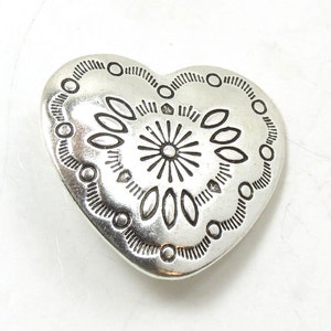 Silver Southwestern Heart Concho Buttons - Antique Silver Metal Shank Buttons - 29mm x 27mm (1 1/4&quot;) Sewing Buttons - 3pcs (BU9332)