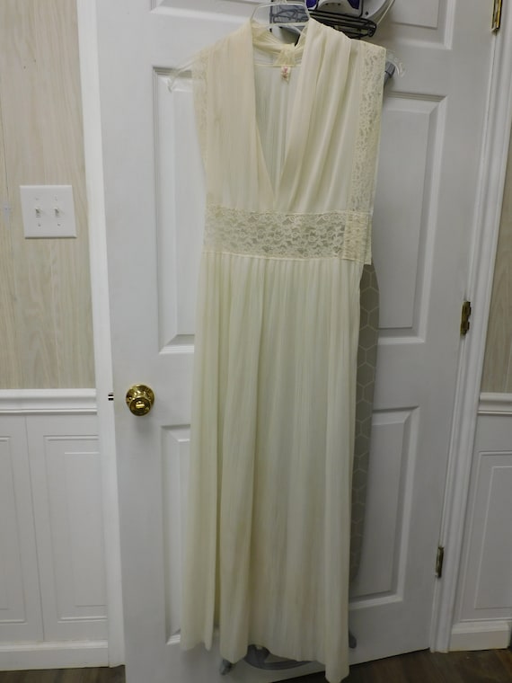 Vintage Shadowline Cream Nightgown with Lace S/M