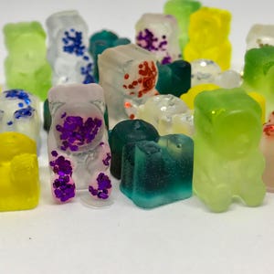 Set of 25 mini Gummy Bear Soaps - Gummi party favors - Gummy Bears Soaps - Gift for Kids - Teen Gift - Candy Soap - Glitter and Tie Dye