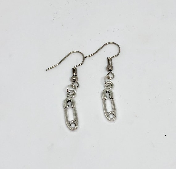 Pendientes De Poste Con Montaje En V Y 3 Clavijas - Oro Blanco 14K, Ideal Para Joyería O Diseño