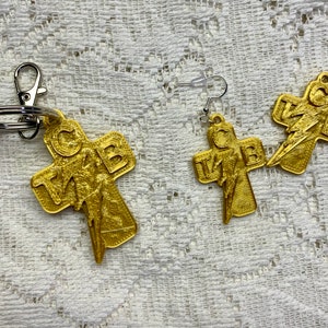 Tcb Keychain Elvis TCB Gold 3D Printed Cross Keychain Backpack Luggage Charm or ...