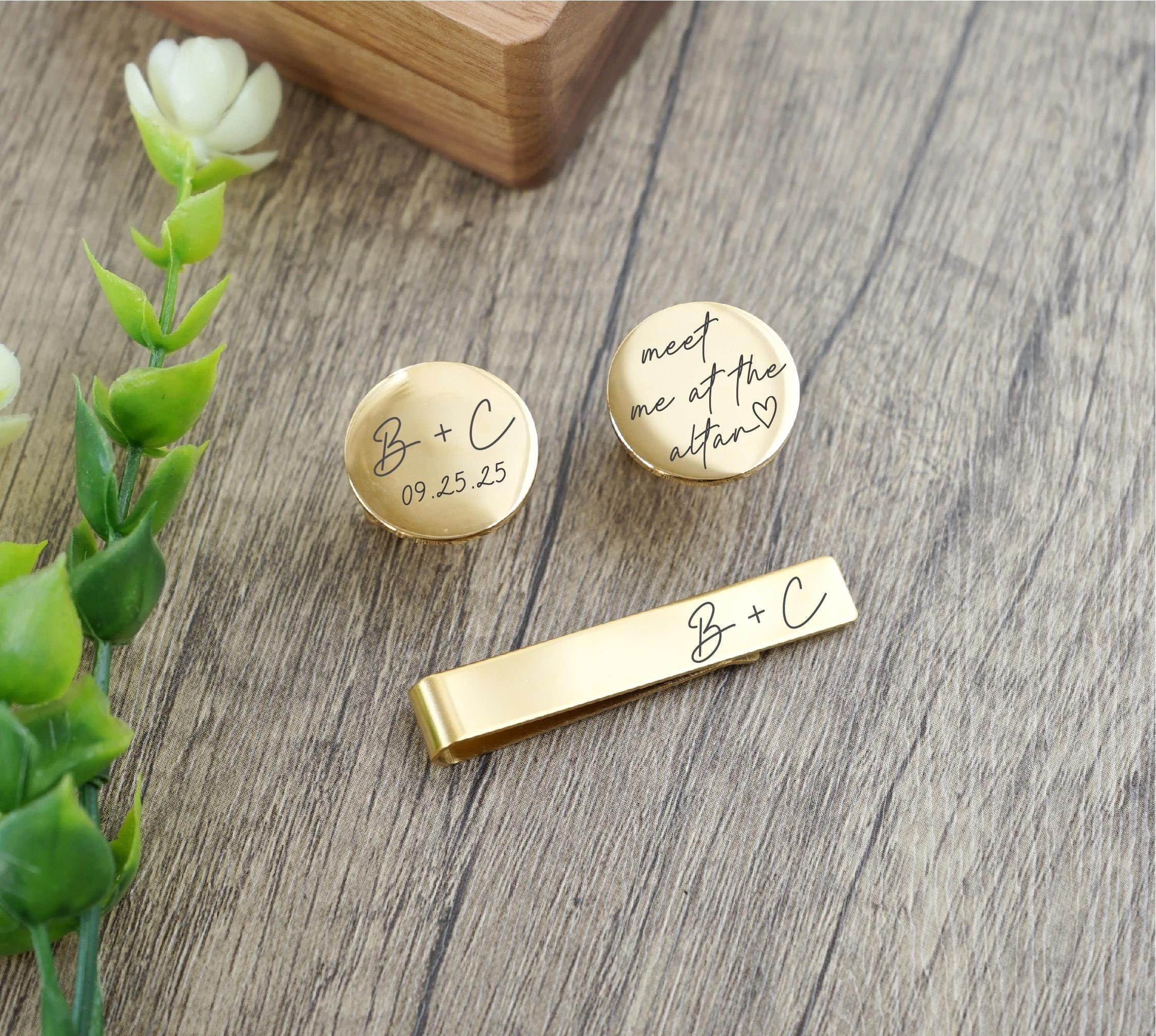 刻印入り花婿の付添人用カフスボタン、パーソナライズされた花婿の付添人用ギフト、ウェディング用ネクタイピンとカフスボタン、独身パーティーギフト、ベストマンプロポーズギフト  - Etsy 日本