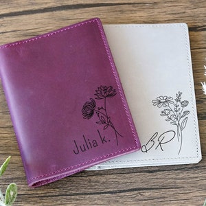 Geburtsblumen-Passhülle, Brautjungferngeschenk, personalisierte Leder-Passhülle, Geburtsmonat-Blumengeschenk, individuelles Reisegeschenk aus Rindsleder