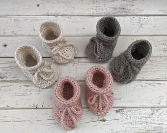 Crochet Baby Booties, Gender Neutral Boots, Winter Baby Shoes, Neutral Baby Slippers, Unisex Baby Shoes, Handmade Infant Booties, MADE2ORDER