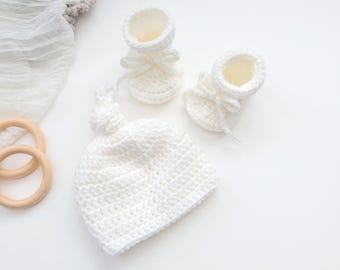 Newborn Top Knot Hat and Booties Set, Baby Top Knot Hat, Newborn Baby Outfit, Infant Booties Set, Newborn Photo Prop, Baby Shower Gift