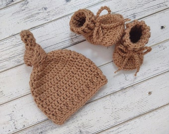 Gender Neutral Baby Set, Baby Booties, Baby Outfit, Newborn Set, Unisex, Hospital Hat, Coming Home Outfit, New Baby Gift, Top Knot Hat