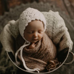 Crochet Baby Girl Bonnet, Newborn Bonnet Hat, Baby Bonnet, Infant Bonnet Hat, Baby Girl Photo Prop, Baby Shower Gift, MADE to ORDER