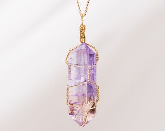 Collier Améthyste Plaqué Or, Pendentif Pierre Polie, Bijoux Cristal Violet, Hippie Chic, Pierre Enroulée en Fil