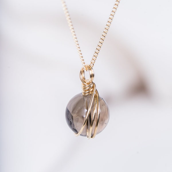 Collier Quartz Fumé, Pendentif Sphère de Pierre Naturelle, Collier Plaqué Or, Bijou Délicat pour Femmes