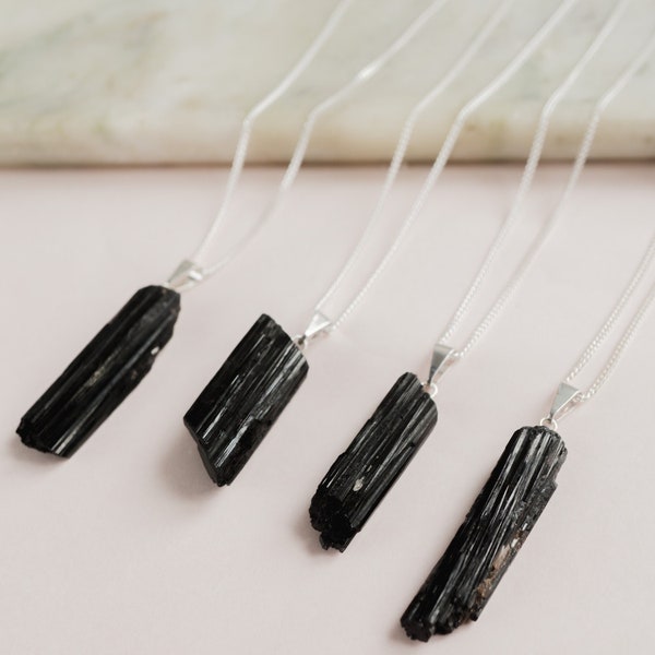 Collier Tourmaline Noire Chaîne Argent, Bijoux Pierre de Protection, Pendentif Pierre Brute, Bijou Boho Chic Minimaliste