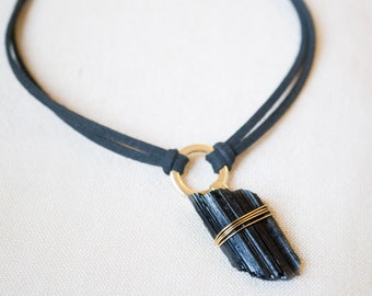 Black Tourmaline Choker Necklace, Raw Tourmaline Pendant Stone Choker, Black Crystal Necklace, Witchy Stone Necklace, Witchy Gift Necklace