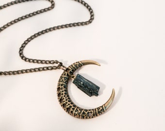 Collier Lune Tourmaline Noire, Pendentif Pierre Noire, Collier Gothique, Collier Tourmaline Brute, Pendentif Demi Lune, Bijou Protecteur