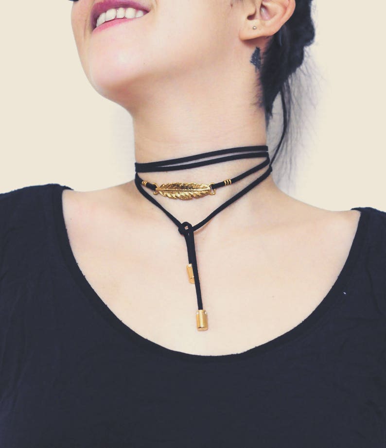 Collier Noir Ras Du Cou Signification Collier Ras de Cou Noir Tour de Cou Plume dorée Choker | Etsy